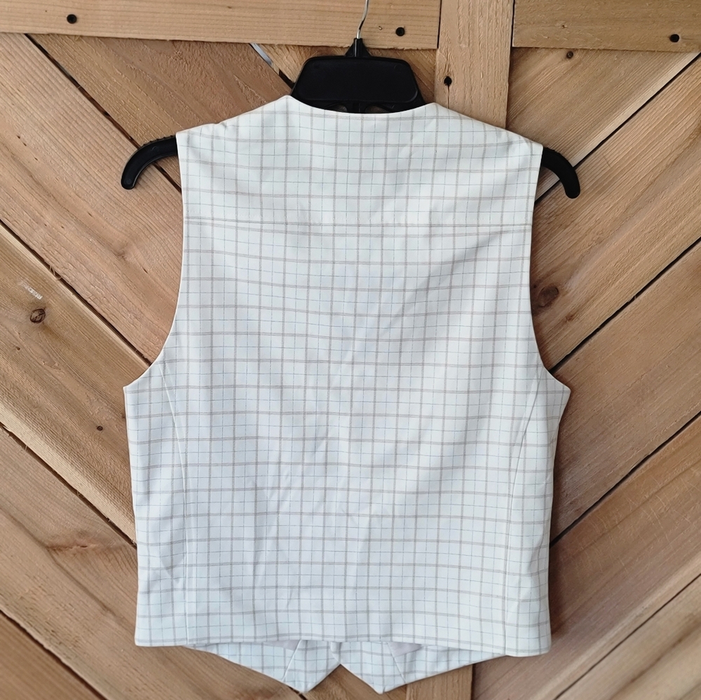 Murano Cream Vest with Classic Tailoring - Picture 2 of 5